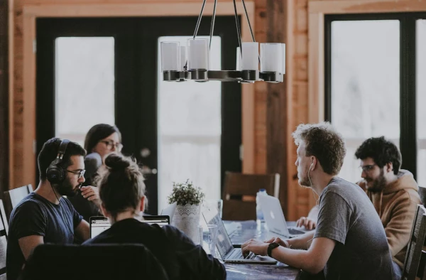 Formation en petit groupe : ateliers pratiques autour de l’IA (ChatGPT)